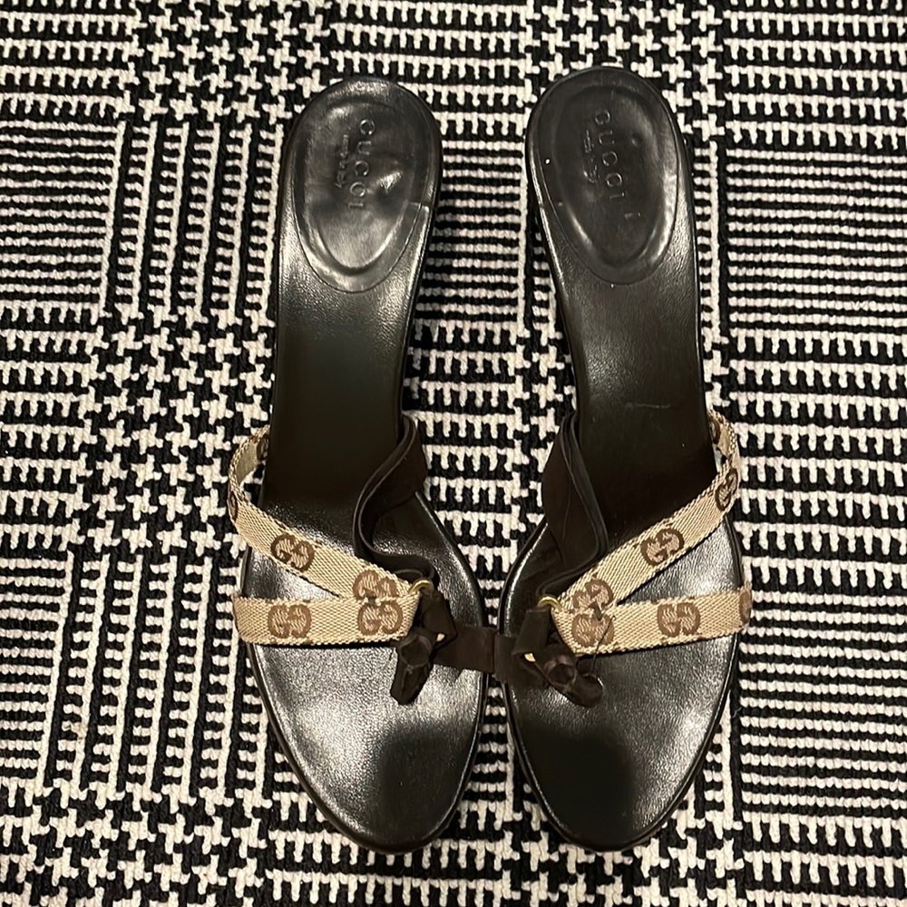 Gucci thong sandal 9.5